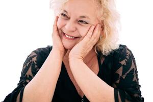 La pianista Cinzia Bartoli al terzo appuntamento con la rassegna dell'associazione Clasra Wieck Schumann a Villa Bertelli, domenica 15 marzo