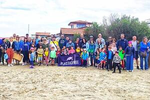 Due scuole lucchesi al clean-up di PlasticFree