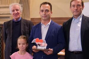 Seravezza: il Comune ha ritirato a Siena il riconoscimento per il progetto &quot;Battiti di cuore&quot; che vedrà la formazione di 25 dipendenti comunali