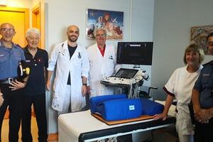 Ospedale Versilia, donato un posizionatore neonatale per l'ecografia delle anche: esami più rapidi, precisi e confortevoli per i piccoli pazienti