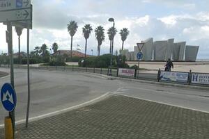 Inseguito dai carabinieri all&#039;altezza di Forte dei Marmi, colpisce i pali della rotatoria Bad Kissingen a Marina di Massa: muore motociclista