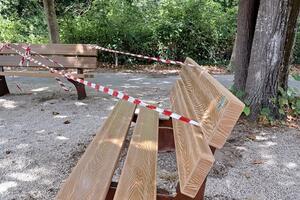 Nuove panchine e cestini per l&#039;area parco di Fiumetto