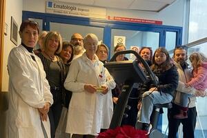 Famiglia Galli e Comitato per l'ematologia ODV: donata una cyclette al reparto dell'ospedale "Versilia"