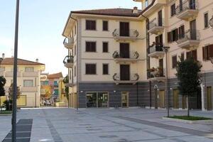 Area pedonale per piazza Pertini a Querceta: il provvedimento adottato per garantire sicurezza e tutela