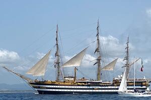&quot;Amerigo Vespucci: orgoglio italiano” l’ultima opera dell’Ammiraglio di Squadra Cristiano Bettini al Club Nautico Versilia