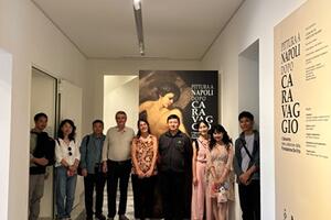 Delegazione cinese in visita alla mostra al Fortino a Forte dei Marmi