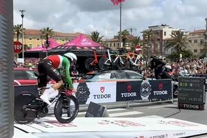 Giro d'Italia 2026: partita da Viareggio la 10a tappa (le foto)