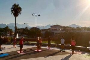 Attività fisica all'aperto, il Comune di Forte dei Marmi rinnova l'avviso per l'estate 2026. Manifestazione di interesse per associazioni sportive e personal trainer: corsi tra Pontile, spiaggia e Percorso Vita da giugno a settembre