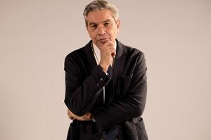 Al Caffè della Versiliana Antonio Padellaro presenta "Quando eravamo felici", sabato 11 luglio