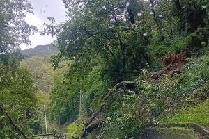 Seravezza, allerta meteo: 167 i mm di pioggia registrati ad Azzano, qualche smottamento sulla strada per la montagna