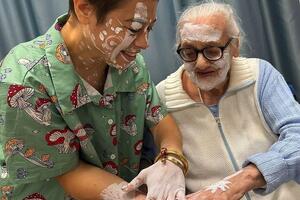 L&#039;arte che cura: alla RSA Tabarracci la cerimonia di donazione di 8 pannelli decorativi e l&#039;asta benefica per la &quot;Cura Contagiosa&quot;, venerdì 24 ottobre