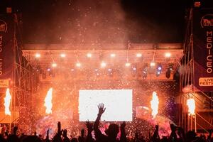 Dopo il debutto, il Mediceo Live Festival entra nel vivo: domenica 26 luglio a Seravezza esplode la Festival Edition di "Voglio Tornare Negli Anni 90"