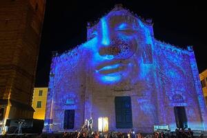 “Riaccendi il Sorriso….con Violetta” conquista Piazza Duomo a Pietrasanta mettendo in scena “La Traviata”
