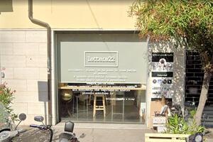 "Uno spiacevolissimo incidente" di Francesco Bertolucci e Giovanni Lorenzini, presentato nella libreria Lettera 22 a Viareggio, mercoledì 25 marzo