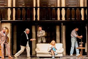 "Rumori fuori scena" al Teatro Comunale Pietrasanta, sabato 7 febbraio: nuovo sold out per la stagione firmata Fondazione Versiliana