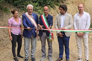 Inaugurati i lavori della nuova strada Farnocchia-Sant'Anna con il presidente della Regione Eugenio Giani: «È un sogno che si realizza»