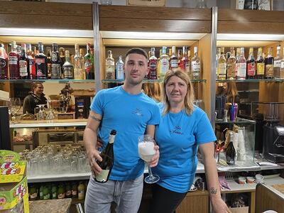 Ha riaperto il Caffè Apuano a Pontestazzemese. Fondato nel 1928, a gestirlo ora è la quinta generazione