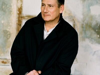 Tony Hadley sul palco del Festival La Versiliana: 45 anni di musica e leggenda davanti a una platea di 2.000 spettatori