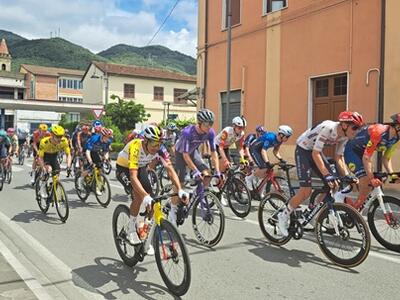 Pietrasanta saluta il Giro d'Italia