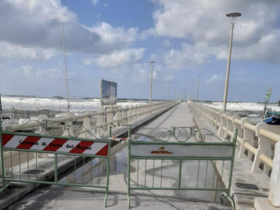 Forte dei Marmi, allerta arancione chiusi parchi e pontile, annullato il mercato del venerdì a Vittoria Apuana
