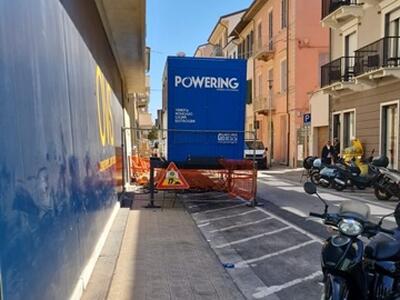 Viareggio: Enel posa Power Station per garantire servizio elettrico durante restyling cabina San Martino