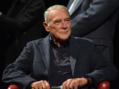 Forte dei Marmi, due giorni per la legalità: Pietro Grasso incontra la cittadinanza e guida la marcia degli studenti verso il Pontile