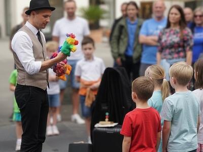 Pietrasanta: Tonfano saluta le festività con uno spettacolo di magia