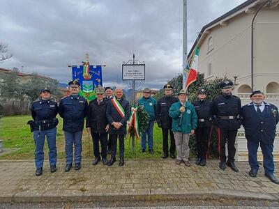Seravezza: giorno del ricordo, una corona per le vittime delle foibe e per gli esuli istriani, fiumani e dalmata. L'assessore Bernardi: "La storia sembra essere dimenticata, come dimostra la guerra in Palestina"