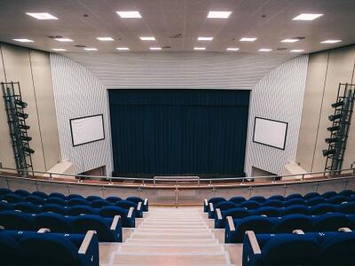 Teatro Comunale di Pietrasanta: debutto sold out con &quot;Il medico dei pazzi&quot;