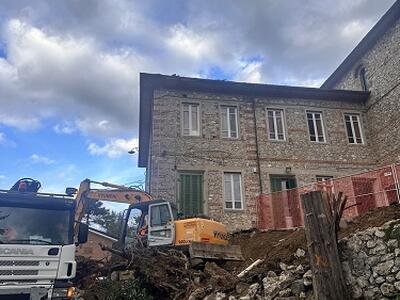 Partiti i lavori per il rifacimento del muro del Piazzale di Marignana