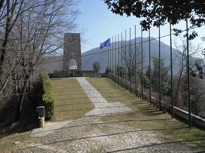 Da Sant'Anna di Stazzema un unico messaggio contro l'invasore russo dell'Ucraina: Giuseppe Vezzoni critica la scelta di invitare un filoputiniano come Giuseppe Conte per la commemorazione dell'eccidio nazista r