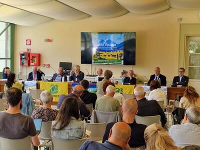 Alpi Apuane, a dieci anni dagli Stati Generali di Pietrasanta: a Forte dei Marmi un confronto sul futuro, tra tutela della biodiversità, lavoro e nuove economie, per superare il modello estrattivista