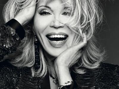 Versilia Cult presenta "A tu per tu con Amanda Lear" sabato 20 giugno a Seravezza