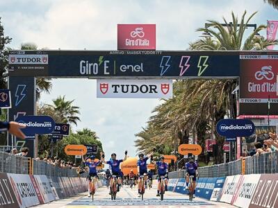In Versilia il Giro-E Enel conquista il cuore della gente, grande entusiasmo per la 7° tappa da Forte dei Marmi a Massa