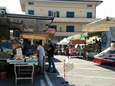 Seravezza: mercato a Querceta anche sabato 25 aprile a seguito del nuovo regolamento comunale