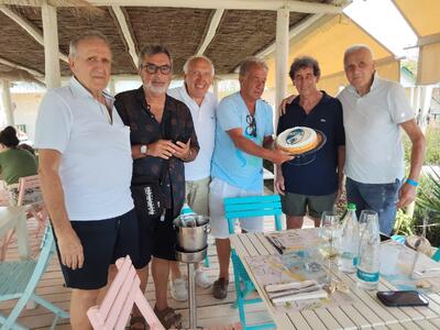 I "ragazzi" della Lampo anni '70 fanno squadra al bagno Alba