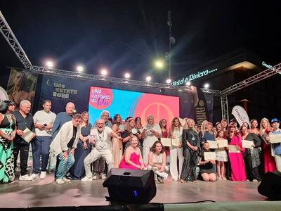 Il trionfo di Una Rotonda nel Blu 2026: musica, emozioni e talento illuminano il Lido di Camaiore