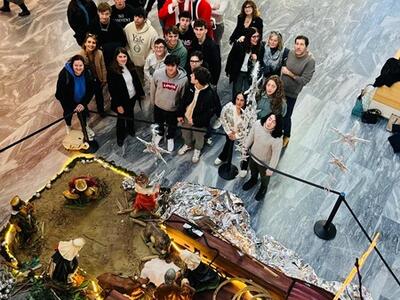 Inaugurato all'ospedale Versilia  il bellissimo presepe "Mare, luce, onde di rinascita" allestito dagli studenti dell'istituto Galilei Artiglio di Viareggio