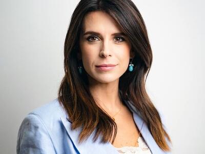 Un'ottima famiglia di Stefania Andreoli al penultimo appuntamento con la rassegna Estate tra le pagine a villa Bertelli, martedì 21 luglio