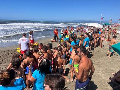 Baby Watch: a Forte dei Marmi i bambini protagonisti di una mattinata all’insegna del mare, della sicurezza e dell’educazione