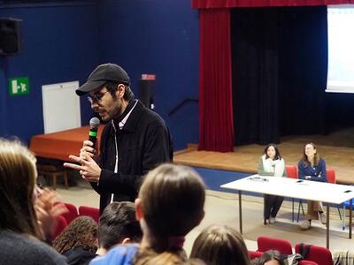 Talk musicale con Antonio Maggio alla Ugo Guidi per la Giornata internazionale contro la violenza sulle donne. L&#039;assessore alla Pubblica Istruzione Elisa Galleni: &quot;La musica ha parlato al cuore dei ragazzi&quot;