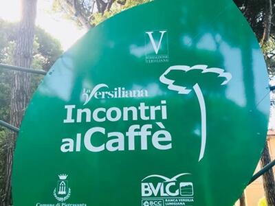 La Versilia tra poesia e giallo: al Caffè della Versiliana Domenico Lombardi e Ettore Neri raccontano i loro libri