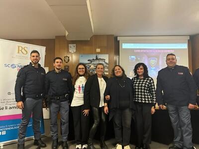 Successo per l'incontro organizzato dalla polizia postale su "Bullismo  cyberbullismo" all'istituto nautico Artiglio di Viareggio