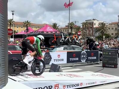 Giro d'Italia 2026: partita da Viareggio la 10a tappa (le foto)