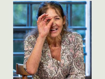 Elisabetta Salvatori a Villa Bertelli con l'ultimo libro "Voci nella mia voce", sabato 4 luglio