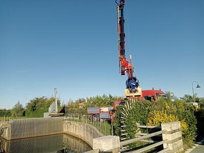 Consorzio di Bonifica Toscana Nord: Intervento sull&#039;impianto idrovoro Fiumetto a Pietrasanta. Sostituita la pompa ausiliaria