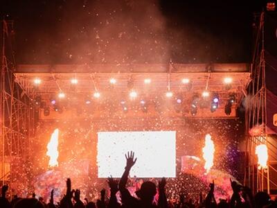 Dopo il debutto, il Mediceo Live Festival entra nel vivo: domenica 26 luglio a Seravezza esplode la Festival Edition di "Voglio Tornare Negli Anni 90"
