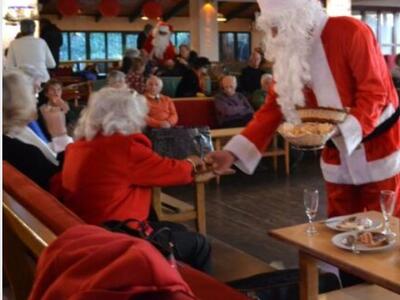 Forte dei Marmi: al via le iscrizioni per il pranzo di Natale dedicato agli over 65 residenti