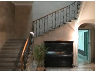 Visita guidata gratuita alla mostra dedicata alla Sandrelli. Appuntamento a Villa Paolina domenica 30 agosto alle 21