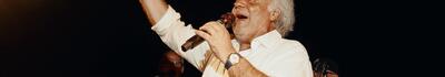 Jerry Calà festeggia 75 anni a Casa Fiori Chiari Versilia: musica dal vivo, comicità e il brindisi con gli amici